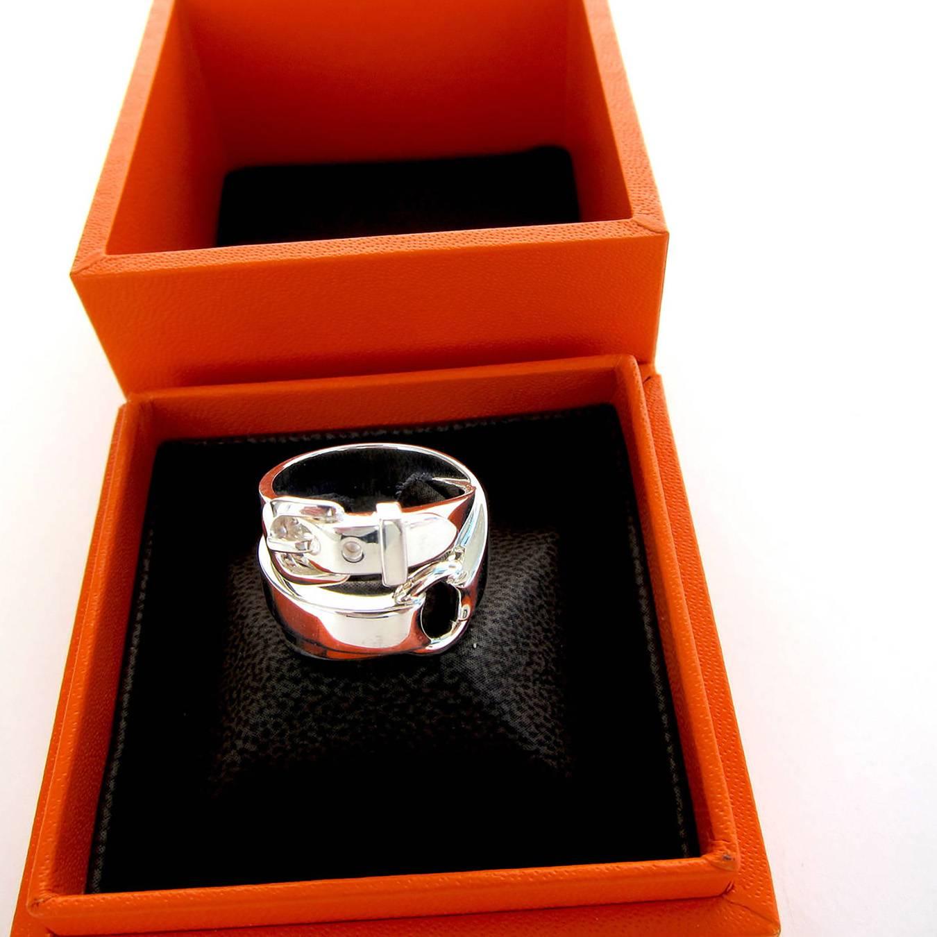 Brand New. Full set with Hermes jewelry box and ribbon. 
BELOW RETAIL (currently $1,023 including tax where we are).
Amazing statement ring from Hermes
Debridee is a fabulous and coveted silver ring for everyday and special occasion wear
AG925