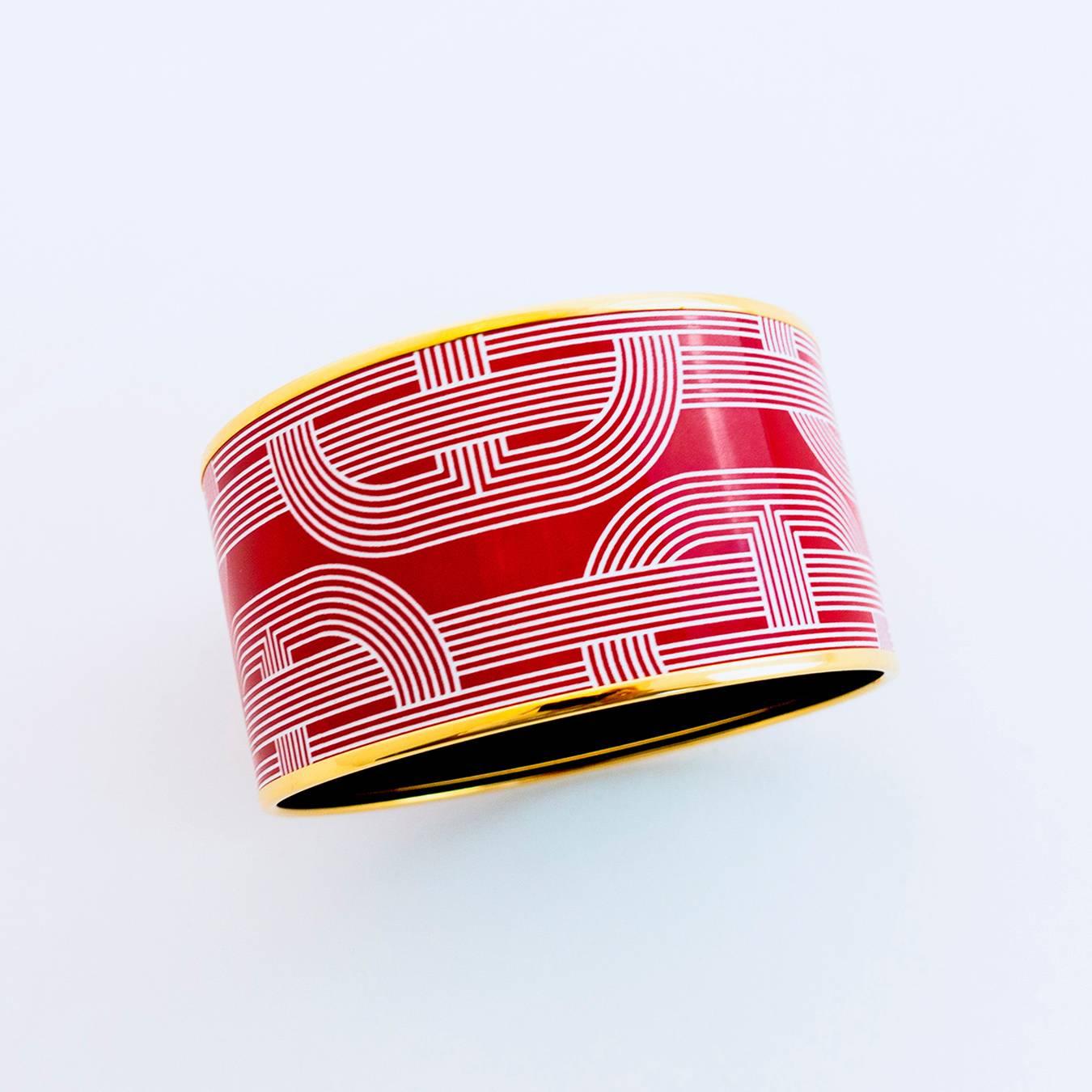 Hermes Circuit 24 Faubourg Rouge Amarante White Enamel Bracelet XL 70 So Chic
Store fresh.  Pristine condition.
Perfect gift!  Coming full set with Hermes velvet pouch, box and ribbon.
Stunning Circuit 24 Faubourg printed enamel
