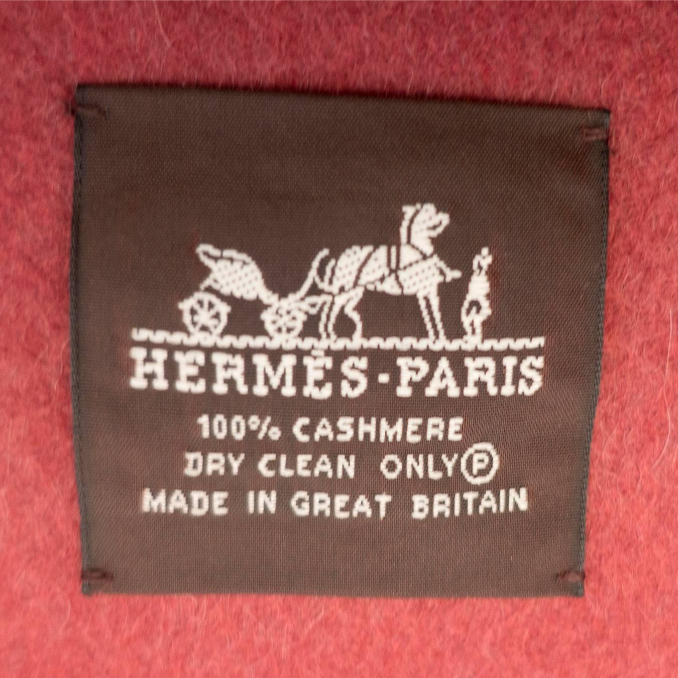 Hermes Rouge H Double Faced Cashmere Stole Scarf Shawl Unisex Gorgeous Gift In New Condition In New York, NY