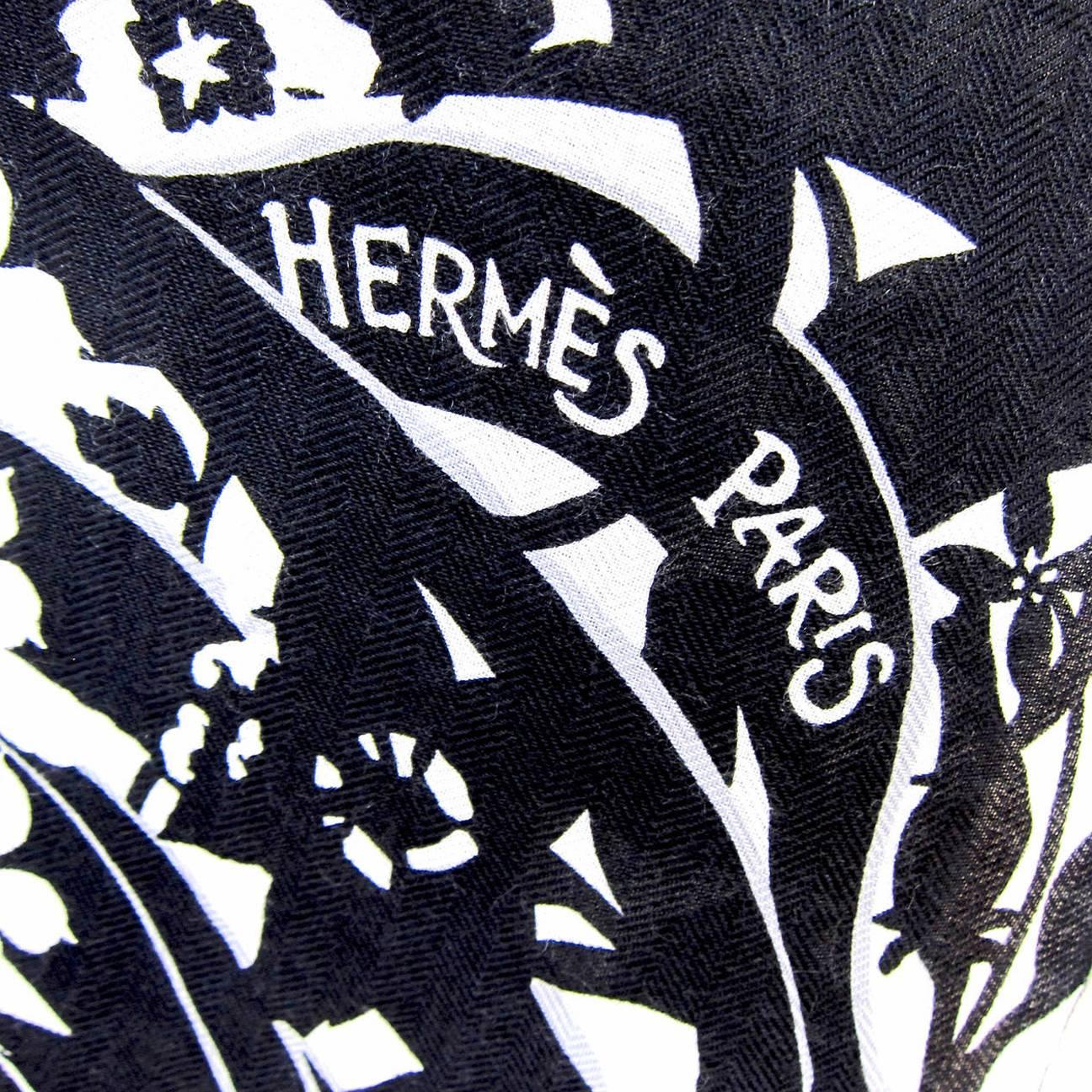 Hermes Tyger Tyger Black White Cashmere Silk Shawl Scarf GM In New Condition In New York, NY