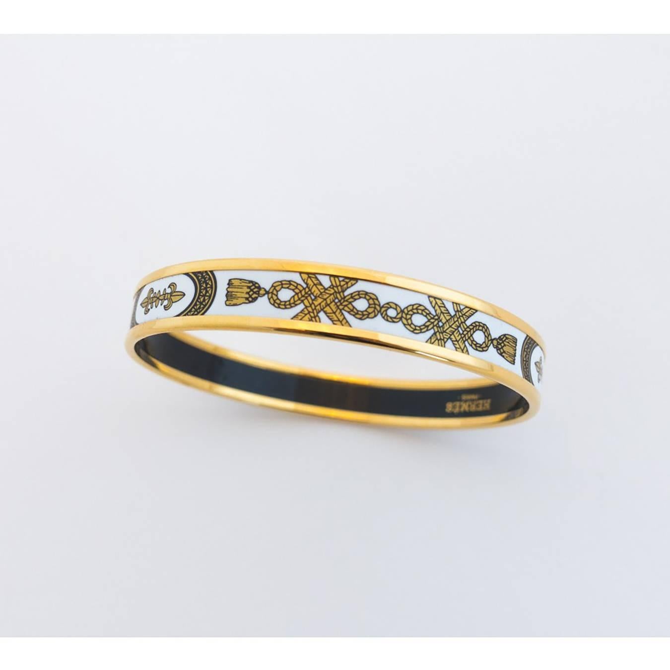 Store fresh. Pristine condition.
Perfect gift! Comes full set with Hermes velvet sleeper, box, and ribbon.
Compelling Hermes fine enamel bracelet.
Printed design in black and white.
Trimmed with luxurious gold.
Classic and glamorous!
Size 70