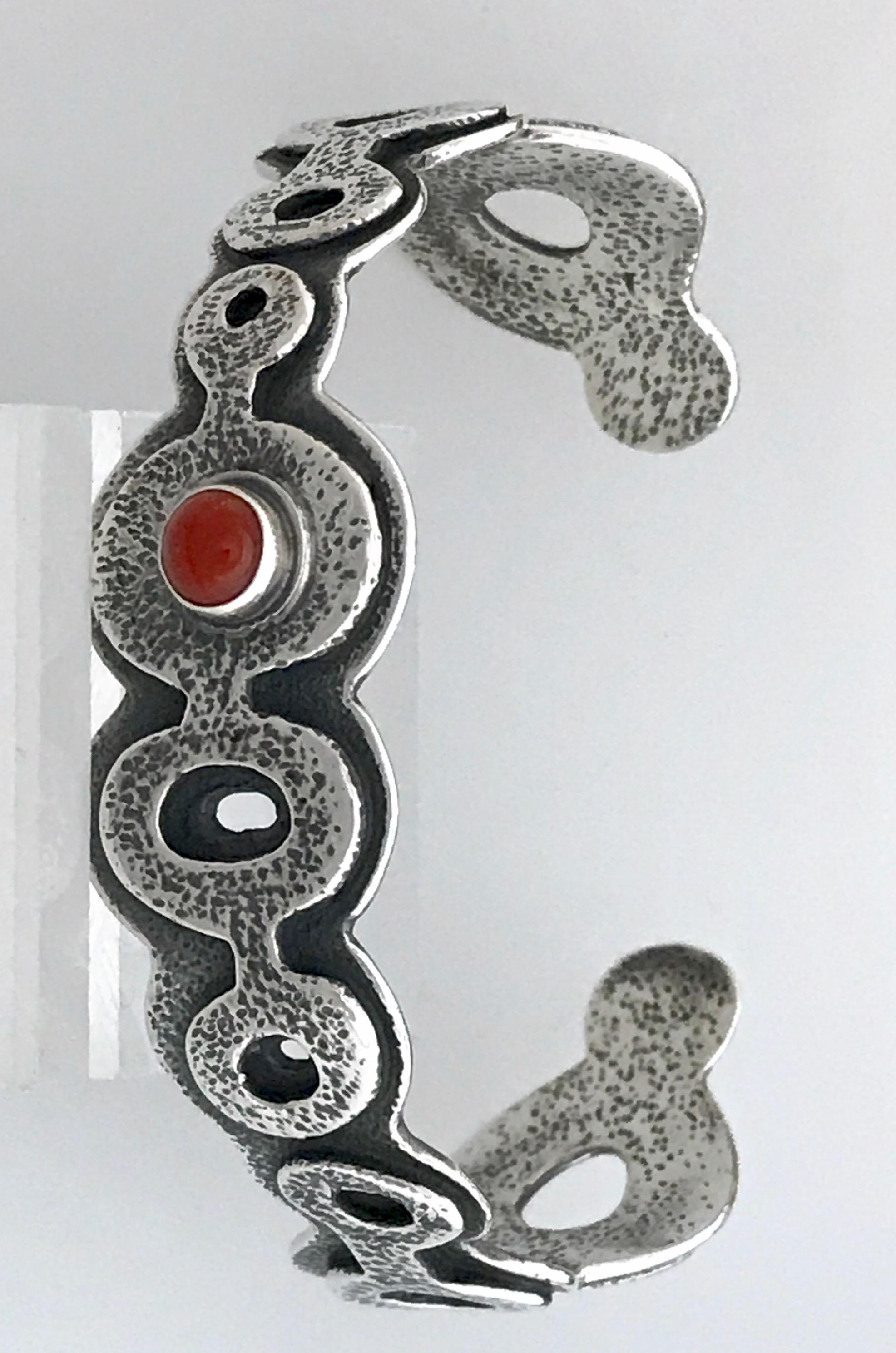 Bracelet italien Spirit Pond de Melanie Yazzie en corail rouge, bracelet en argent Navajo en vente 1
