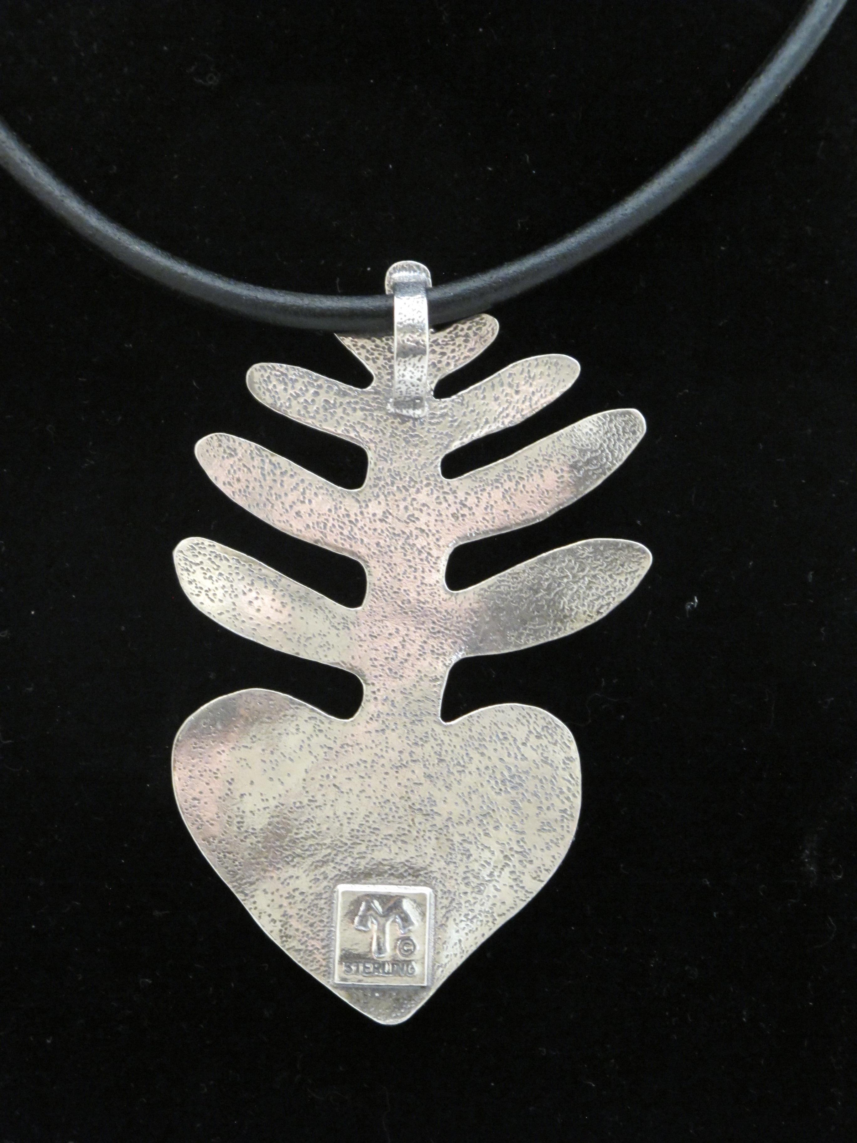 Heart Plant, large pendant sterling silver designs by Melanie Yazzie Navajo 

This pendant will accommodate a chain or cord with the maximum clasp size of 4mm. 

Sterling Silver casting

Melanie A. Yazzie (Navajo-Diné) is a highly regarded
