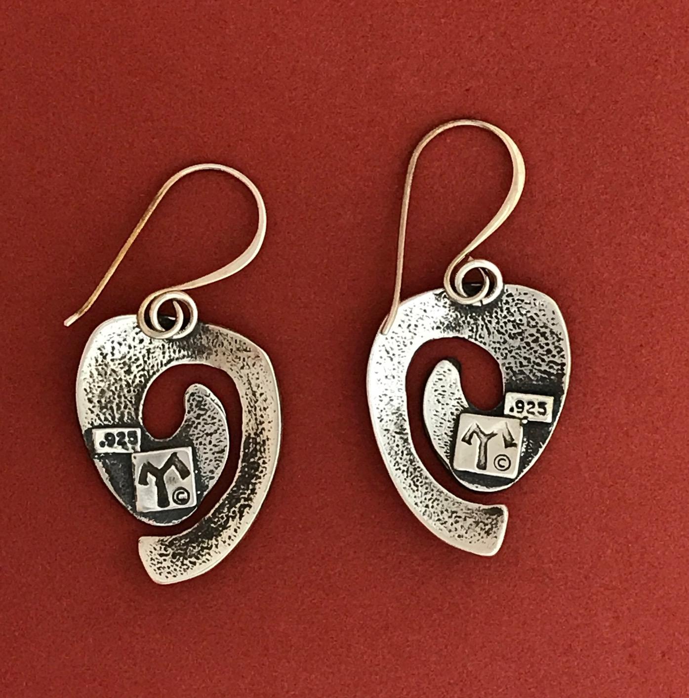Swirls, dangle earrings, cast silver by Melanie Yazzie New Navajo contemporary In New Condition For Sale In Santa Fe, NM
