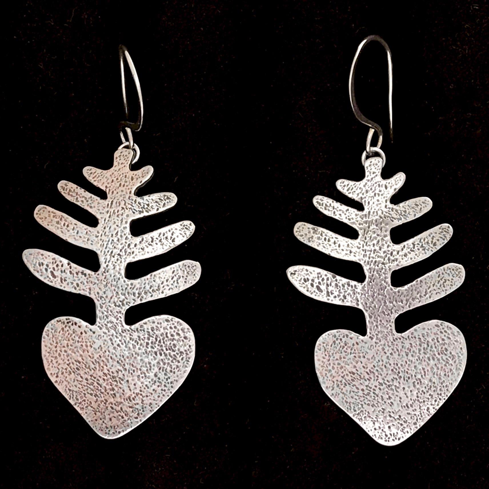 Heart Plant Earrings, dangle silver cast earrings Melanie Yazzie Heart plant 
Length of earrings are measured from the top of the earring wire to the bottom of the silver earring. The weight is the combined total weight of the pair of