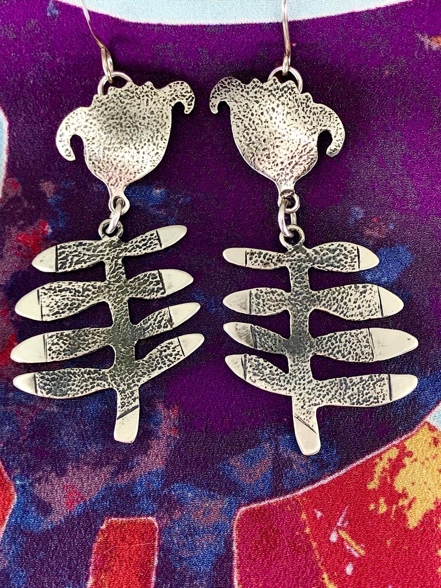 Flowers, cast sterling silver dangle earrings Melanie Yazzie Navajo new, flowers

Melanie A. Yazzie (Navajo-Diné) is a highly regarded multimedia artist known for her printmaking, paintings, sculpture, and jewelry designs.  

She has exhibited,