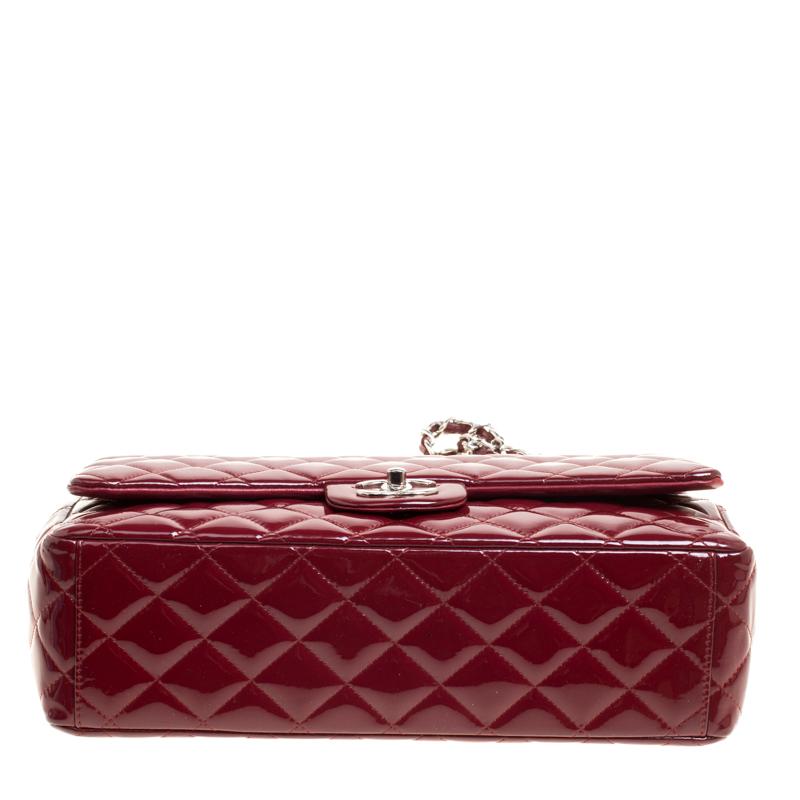 Chanel Red Quilted Patent Leather Maxi Classic Double Flap Bag In Good Condition In Dubai, Al Qouz 2