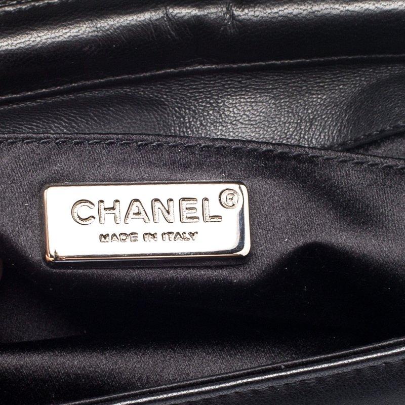 Chanel Black Quilted Leather Mini Butterfly Crossbody Bag In Good Condition In Dubai, Al Qouz 2