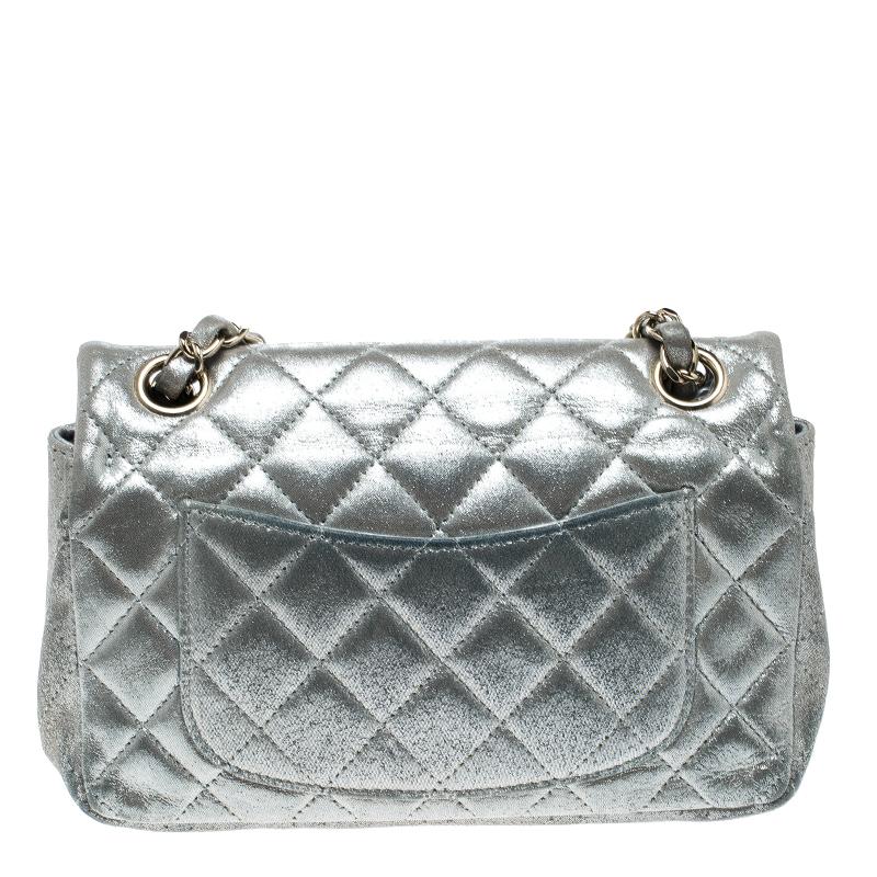 Chanel's Flap bags are the most iconic handbags. The classic single flap bag is crafted from silver leather and features the iconic quilted pattern. It has a chain and leather woven strap along with the CC twist lock closure in gold tone. The flap