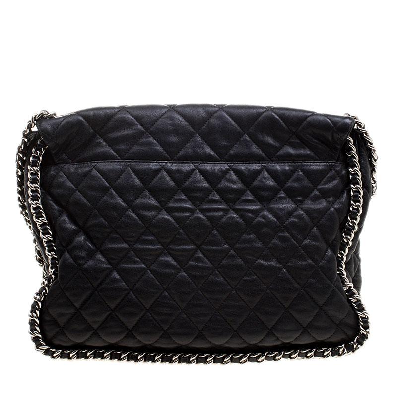 It really does take a few seconds to believe that there could be anything as chic as this shoulder bag from Chanel! The black bag is perfect for your fashion arsenal, bringing along the iconic quilt pattern, the CC logo on the flap and woven chains