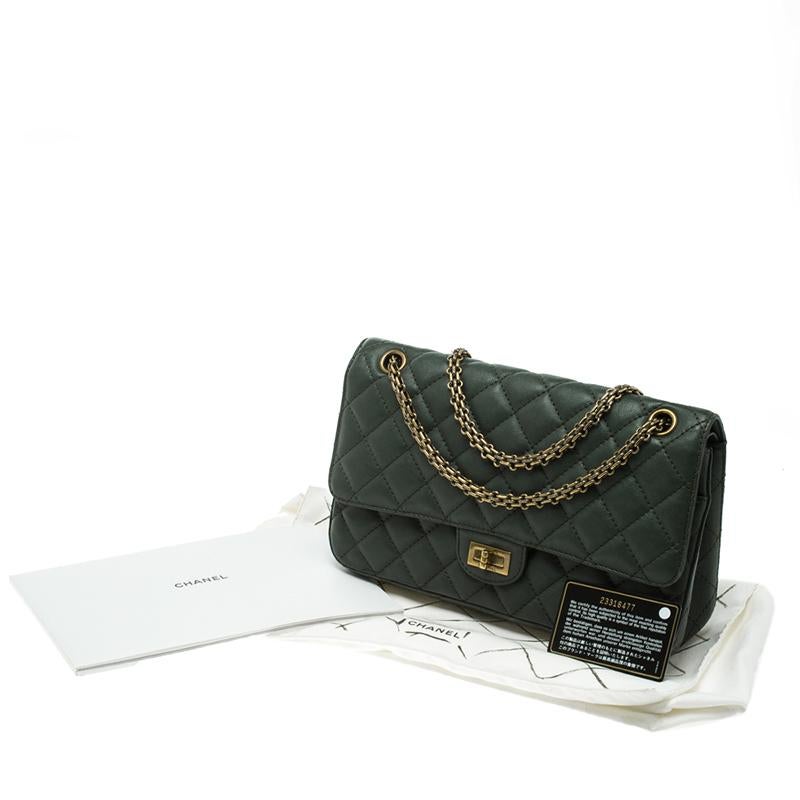 Chanel Green Quilted Leather Reissue 2.55 Classic 226 Flap Bag In Good Condition In Dubai, Al Qouz 2