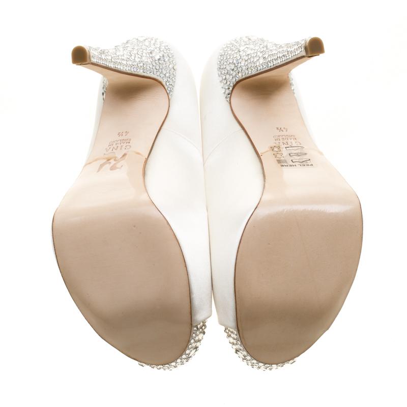 Gina White Satin Jenna Crystal Embellished Heel Peep Toe Platform Pumps Size 37. In New Condition In Dubai, Al Qouz 2