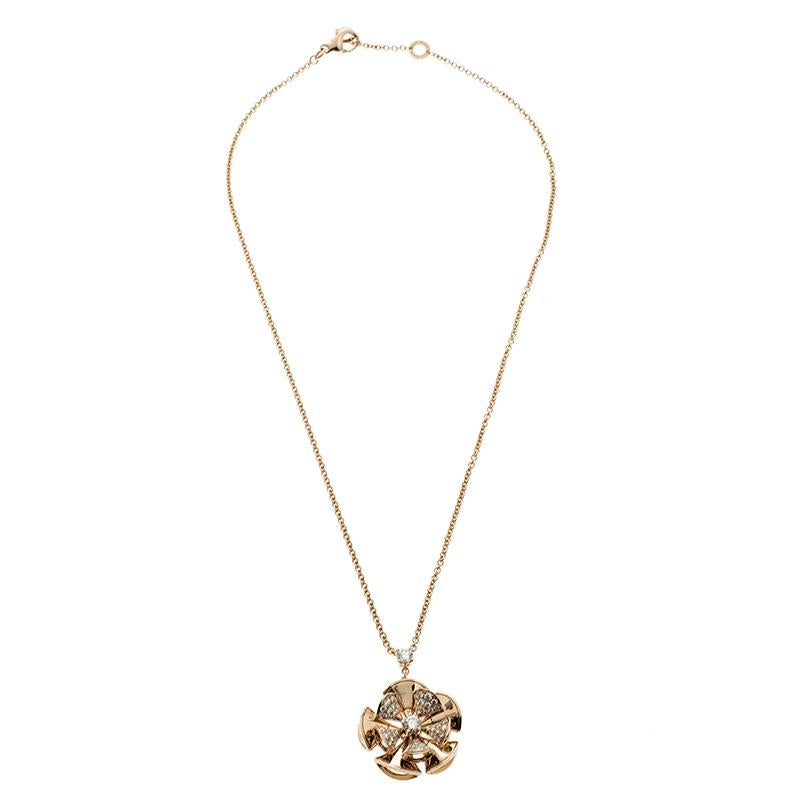 This Bvlgari's Divas' Dream necklace is a stunning accessory to wear with those feminine dresses. It is designed in an 18k rose gold body and features a drop flower pendant detailed with diamonds. This chain is secured with a lobster clasp closure.