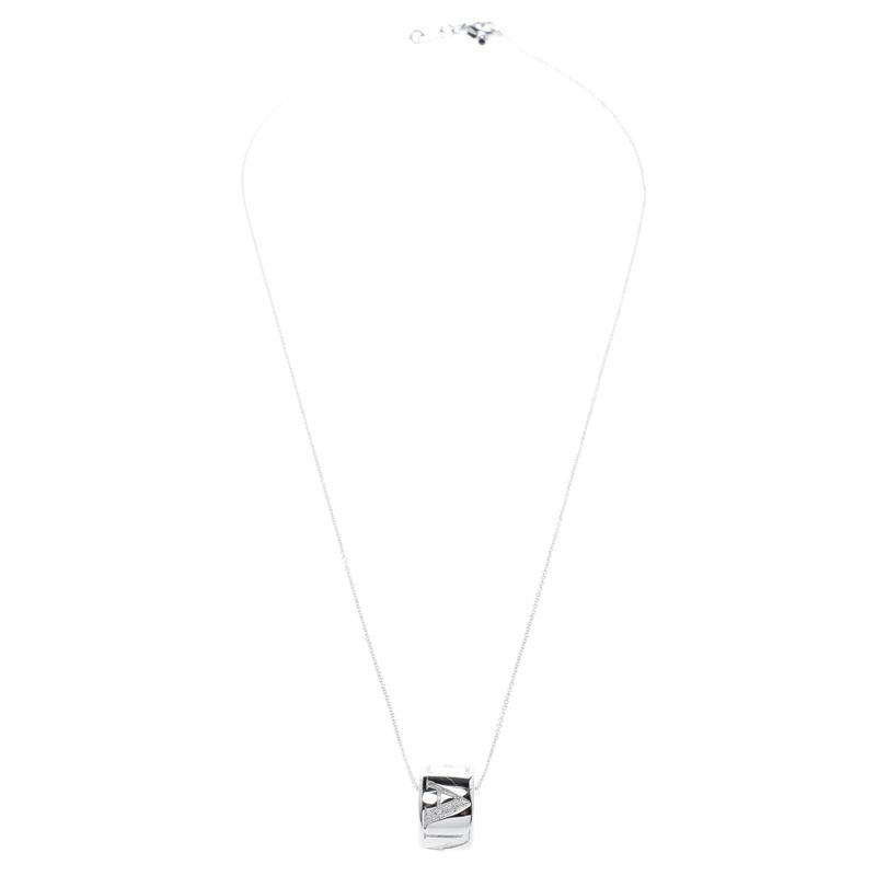 For the woman who has a refined taste for fine jewellery, Pasquale Bruni brings her this immaculately crafted necklace from their Amore collection, that has been made from 18K white gold. The pendant has a rather simple and classy style of neat