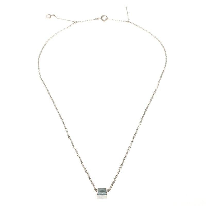 Indeed, jewelry has the power to enhance any outfit. This chain necklace by Cartier is so pretty, it won't just lift your outfits, but you'll also love having it around your neck. The exquisite creation was produced in the year 2001 and is crafted