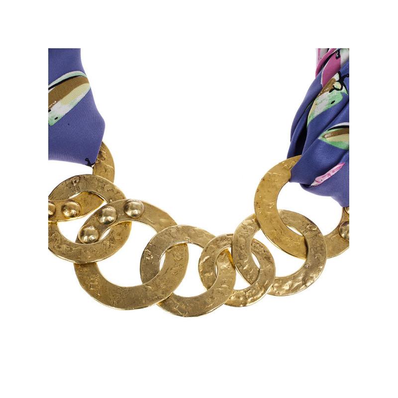 Part of the fabulous Martele collection, this Louis Vuitton necklace is a beautiful fusion between feminine and edgy. Featuring two switchable silk scarfs from the Stephen Sprouse collaboration, they come in the colors of pink with purple and white