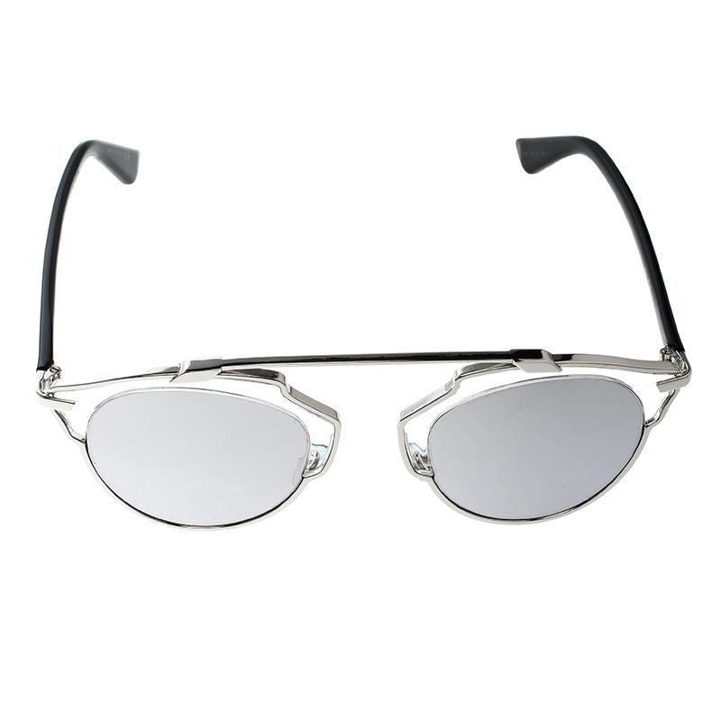 A fashionista like you deserves the best, like these sunglasses from Dior. Styled to eloquently express your personal style, these sunglasses carry a silver frame, mirrored lenses and the brand's signature CD on the temples. While its design will