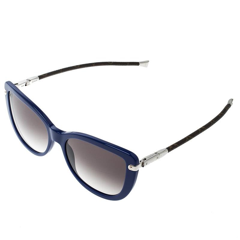These Charlotte sunglasses from the house of Louis Vuitton feature a blue acetate frame body and fitted with black lenses. It comes fitted with slender arms and finished with silver-tone hardware. This stunning pair arrives in a felt pouch and a