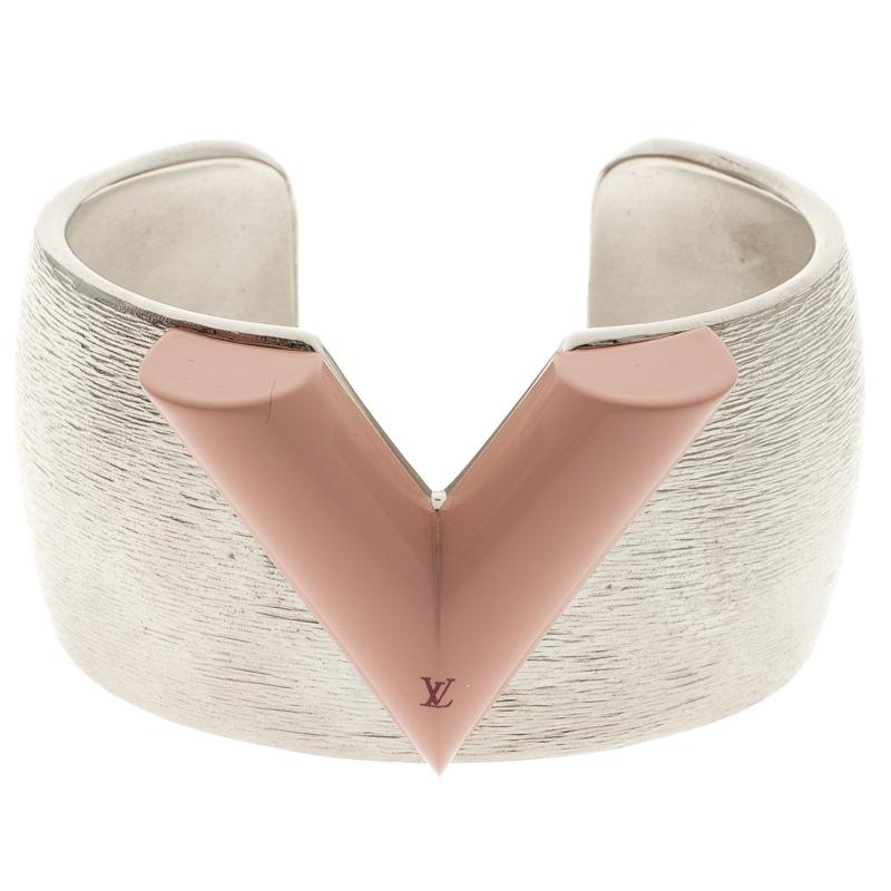 Louis Vuitton Essential V Colorama Textured Silver Tone Open Cuff Bracelet In Good Condition In Dubai, Al Qouz 2