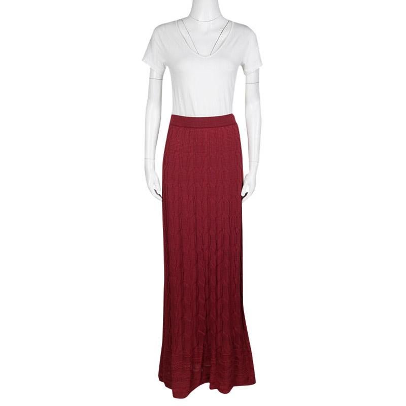 Flaunting patterned knitting, this maroon skirt from M Misson is ideal for a chic, casual look. Cut from a wool blend, the skirt can be worn for ease and comfort. It has a maxi length and a fitted silhouette. Style it with a casual top and