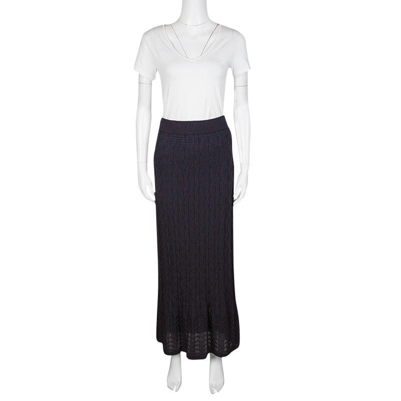 Flaunting patterned knitting, this purple skirt from M Misson is ideal for a chic, casual look. Cut from a wool-nylon blend, the skirt can be worn for ease and comfort. It has a maxi length and a fitted silhouette. Style it with a casual top and