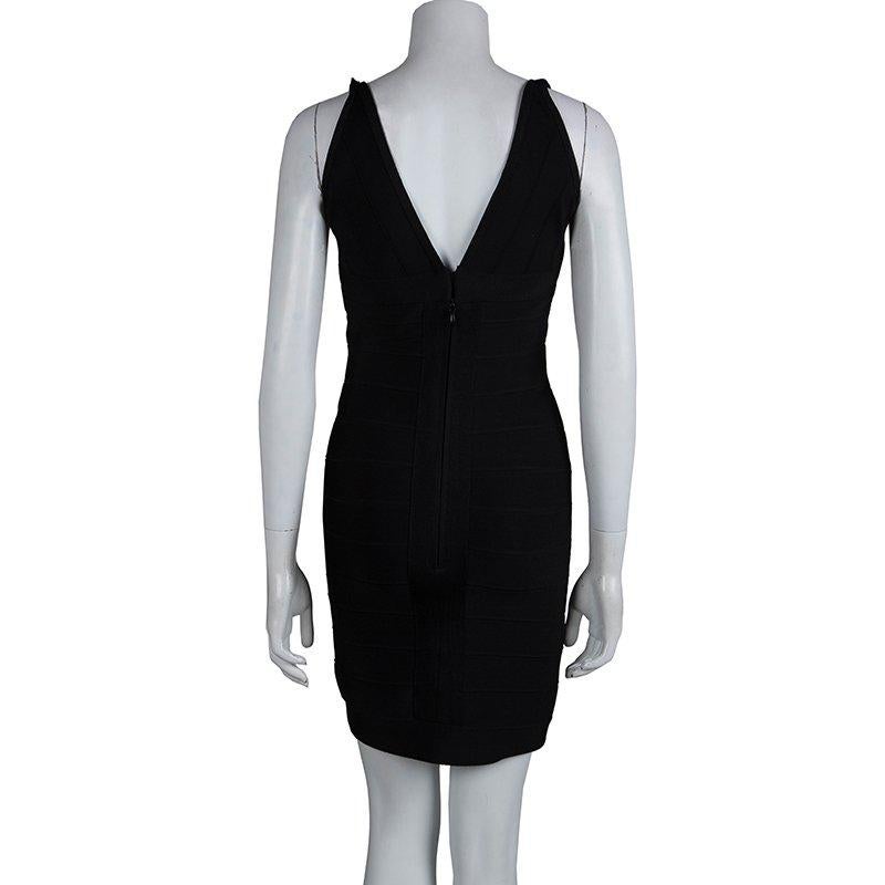 Cut in a sleeveless silhouette, ‘Lauren’ bandage dress by Herve Leger will perfectly fashion you for a weekend of rustic indulgence. It has a sensual V-shaped back and a centre back zipper with hook-and-eye closure. Constructed from stretchy knit