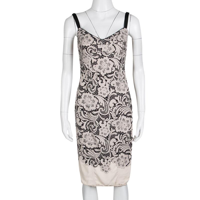 Opt for this Dolce and Gabbana dress if you are looking for something feminine and classy. This black and beige dress has everything that makes it an elegant and voguish piece. Styled with beautiful floral prints, the bodycon dress, in a sleeveless