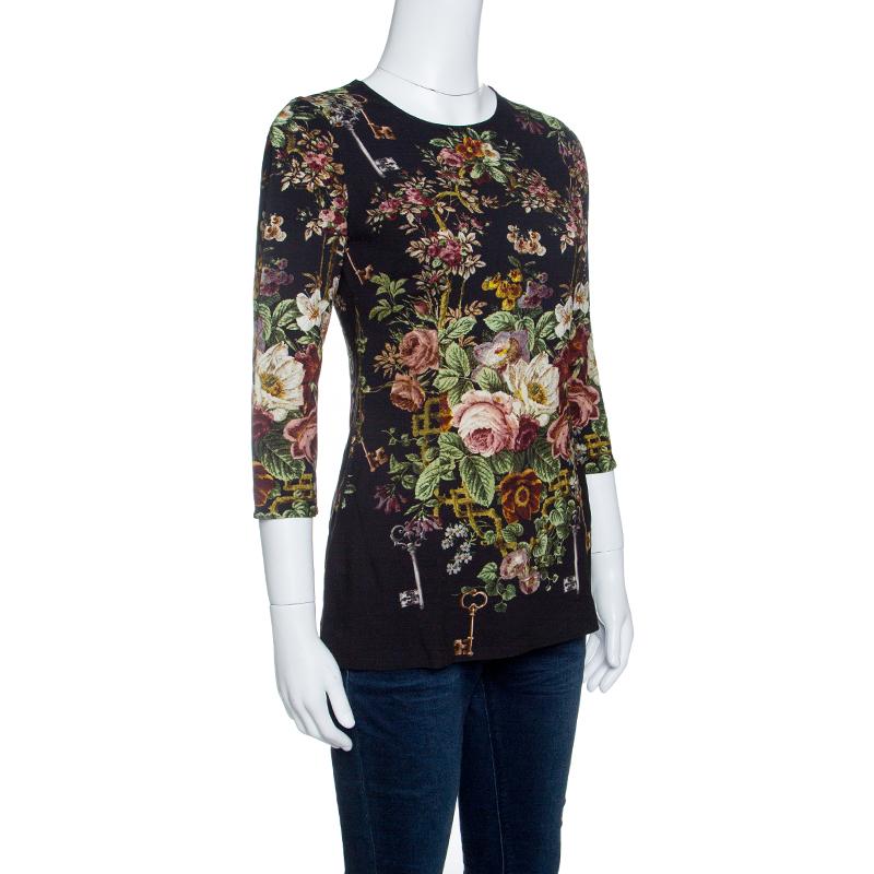This Dolce and Gabbana top is sure to please you with its charming floral aesthetics. The long sleeve top has a round neck and multiple shades splayed all over. The fine fitting piece can be paired with jeans for a cool, casual look.



Includes: