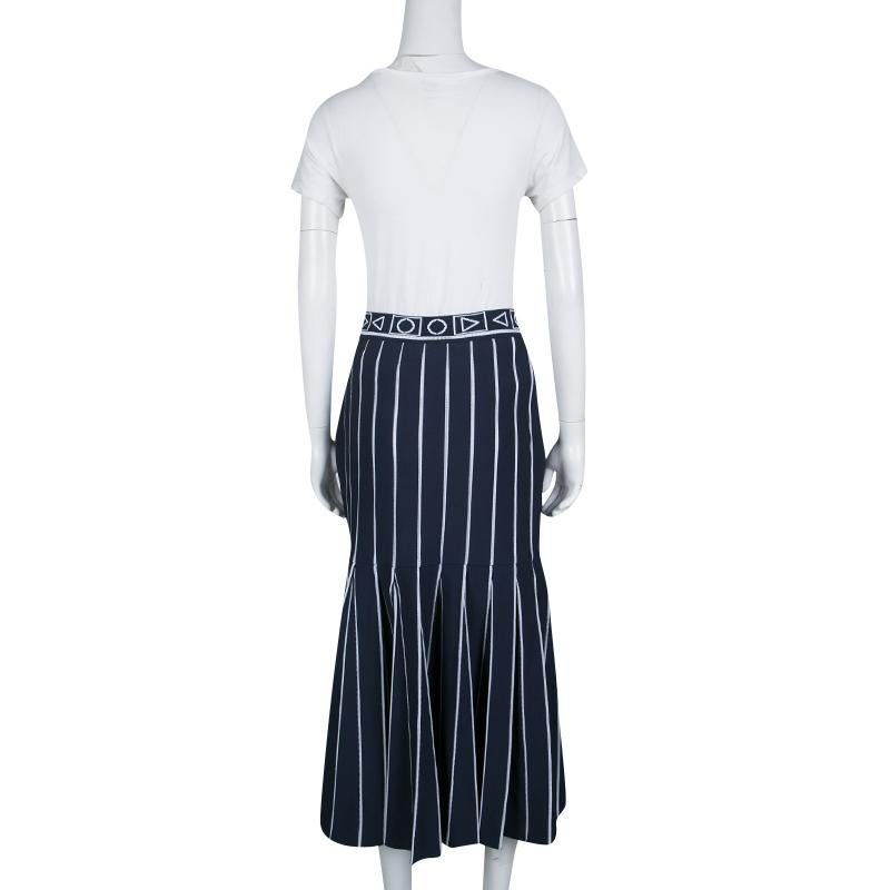 Wear this exclusive, fashionable midi skirt and add a voguish touch to your presence. It comes designed in navy blue and white with slits and zip fastening. You can wear a simple top and ankle strap sandals with this appealing creation from Peter