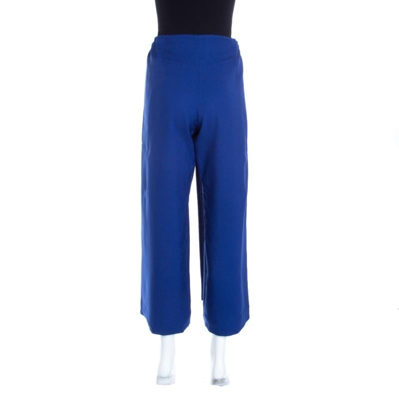 Characterized by the vibrant blue hue and split style that gives a layered look to these loose-fitting pants, wear them for your casual dos with an understated top and flat slides. These lovely Issey Miyake pants have an elasticized waistband