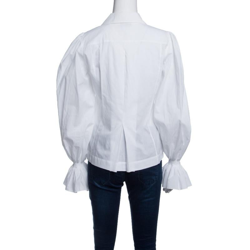 Tailored with precision using a cotton blend, this shirt from Fendi will be a staple addition to your closet. It has long ruffled cuff sleeves, a collar, and full front buttons. It can be worn with high-waist trousers or pencil skirts and