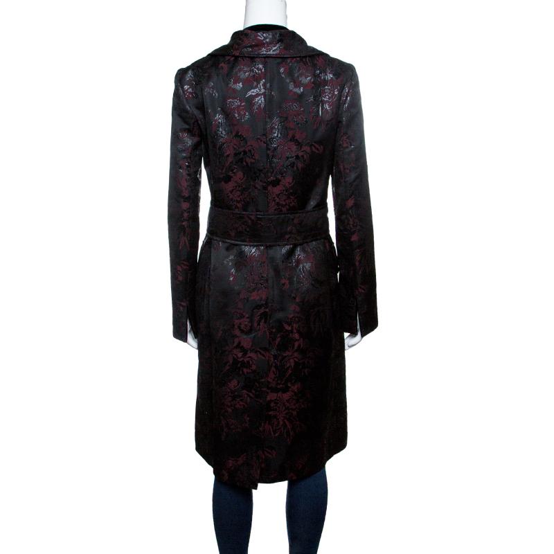 Be the trendiest person in the room whenever you choose to wear this long coat from Dolce&Gabbana! It comes tailored from silk elastane blend and designed with metallic florals in jacquard, long sleeves and front buttons.

Includes: The Luxury
