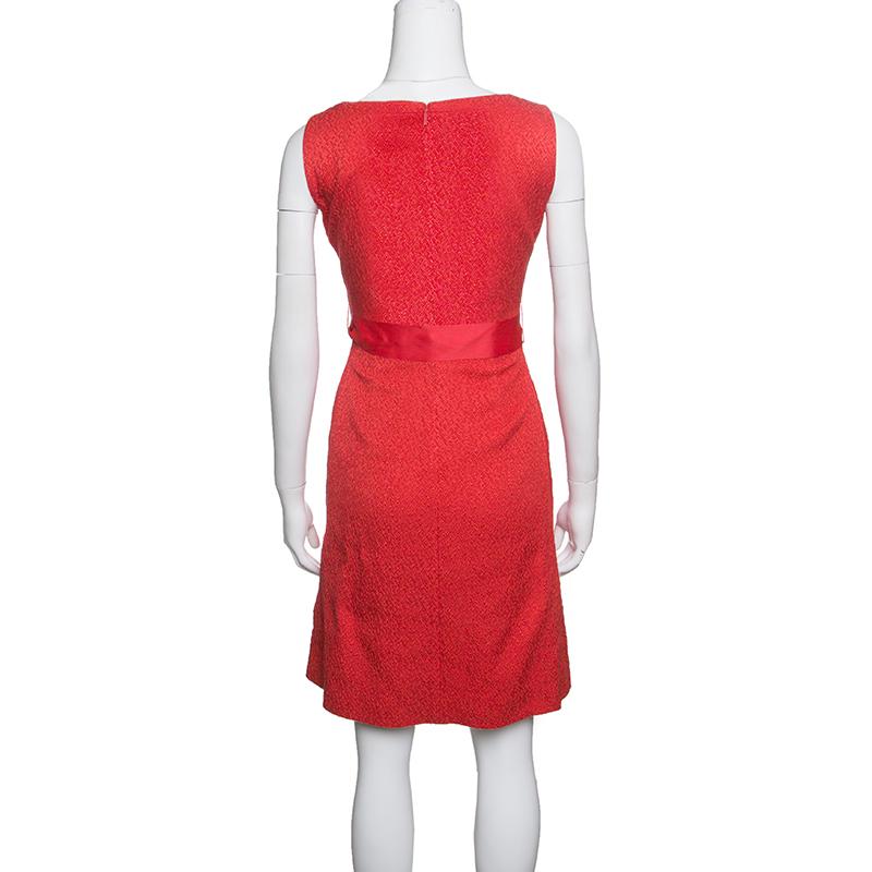 This red dress from CH Carolina Herrera is as delighting as it is gorgeous and stylish at the same time. Made from quality fabrics, the dress flaunts a boat-like neckline, embossed jacquard all over, and a ribbon tie at the waist. Designed to