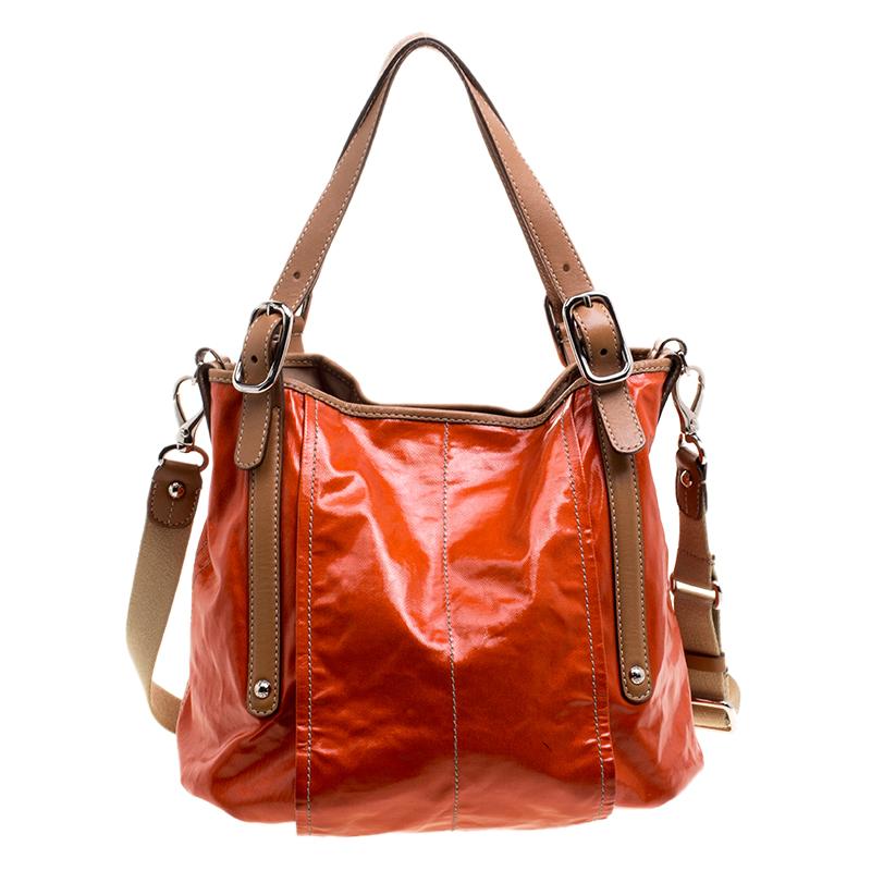 Designed with a durable orange coated fabric body, this Tod's Gummy bag is trimmed with leather. Detailed with contrast stitching, this bag comes with two flat top handles and a detachable shoulder strap. The nylon-lined interior is perfect to hold