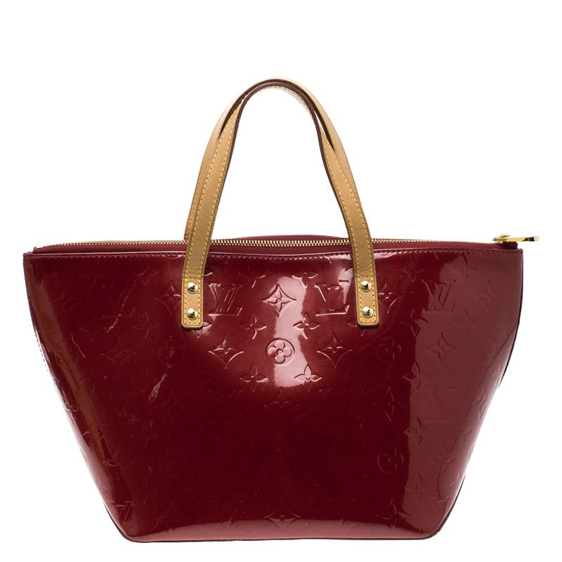 Looking for an every-day bag with just the right tinge of luxury? Your quest ends here with this Bellevue PM from Louis Vuitton. Wonderfully crafted from monogram patent leather, the bag brings a lovely red shade, two contrast handles and a spacious