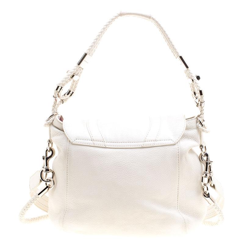 A handbag should not only be good-looking but also functional, just like this Techno bag from Gucci. Crafted from white leather in Italy, this gorgeous number comes with horsebit detailing and silver-tone hardware enhancements. It also features a