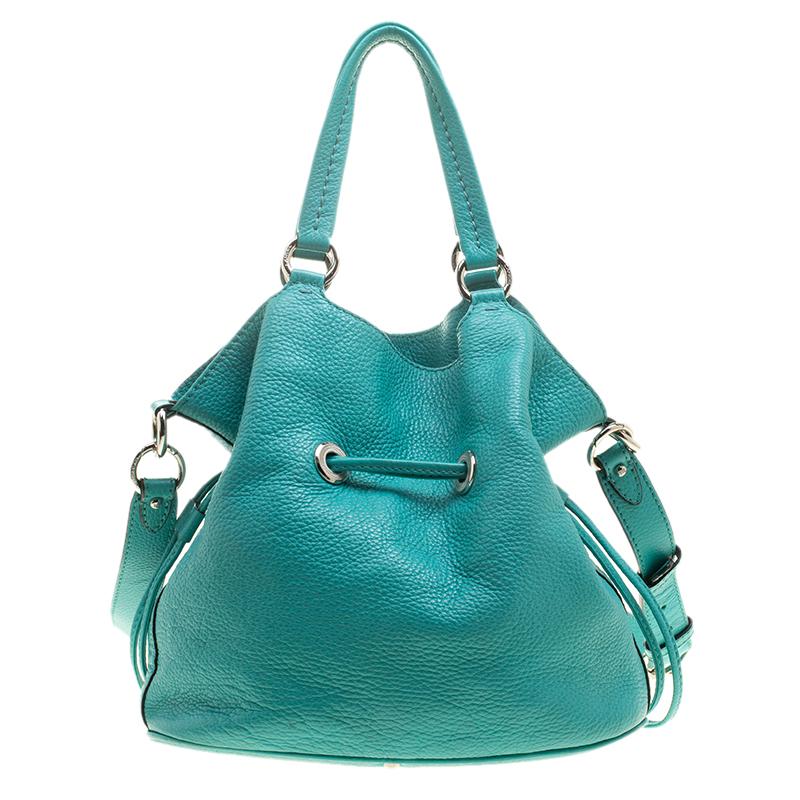 This Premiere Flirt shoulder bag from Lancel is simply terrific! From its bucket shape to its artistic craftsmanship, the bag simply sweeps us off our feet. It has been crafted from leather and coated in a green shade. The bag is designed with