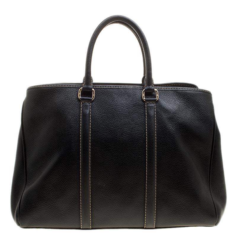 Featuring a durable leather body, this bag can easily be styled with both informal and formal looks. You will love this fabulous bag, made in thrilling black hue, to match your dress. This classy bag has an equally beautiful interior lined with