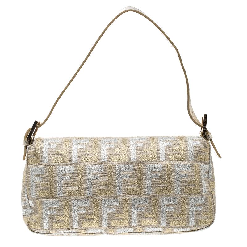 This Zucca canvas shoulder bag exudes class and it is brilliantly made to be functional and stylish. Own this Fendi arm candy and get ready to be showered with compliments. This metallic beige piece is optimal for everyday use and is fabulous to