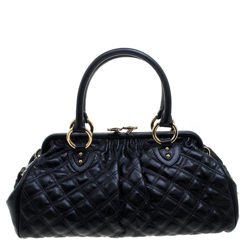 This Marc Jacobs Stam satchel is crafted from leather and features a quilted pattern on the exterior. The bag has a kiss lock closure, dual handles, front zip pockets, protective metal feet and a detachable chain link strap. The fabric lined