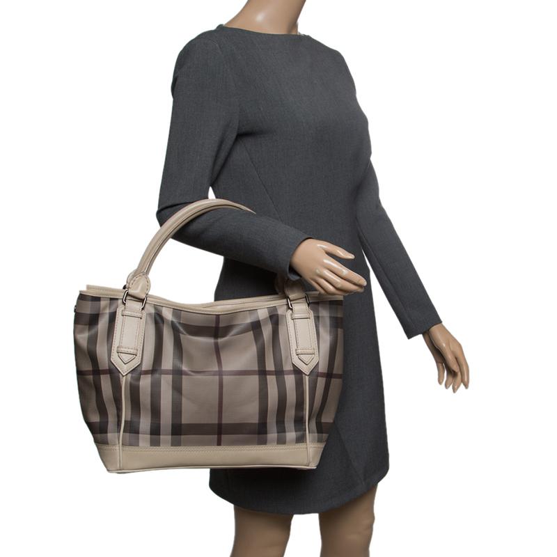 Burberry Beige Smoke Check PVC and Leather Tote In Good Condition In Dubai, Al Qouz 2