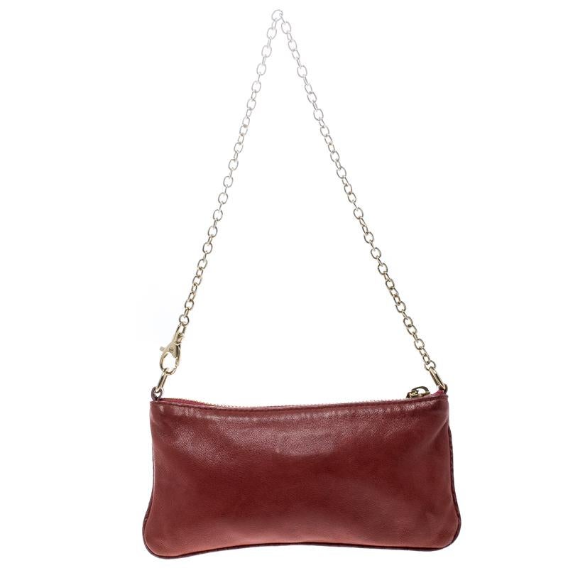 Crafted from leather, this Jimmy Choo bag features a red exterior with brand plaques, a top zipper leading to a fabric interior and a chain strap for you to carry it. High in appeal, this creation is a must-have.

Includes: Original Dustbag,