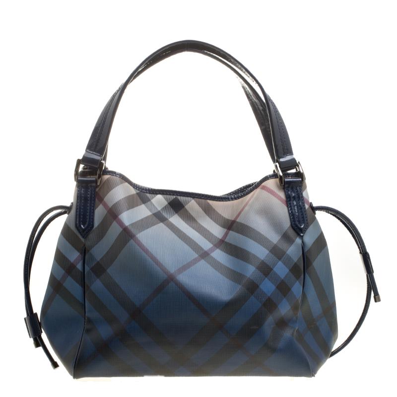 A Burberry bag should absolutely be a part of your dresser if you are someone with an eye for the latest trends. Splendid for all your outings is this blue piece. Crafted to a smooth finish, this Supernova Check PVC and patent leather creation add