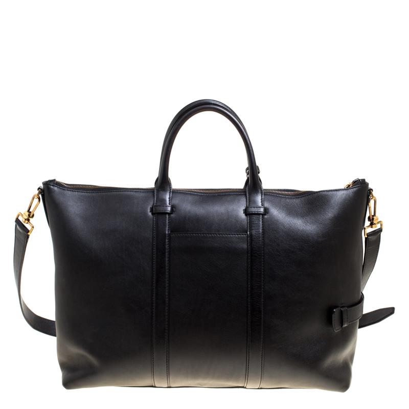 Well-made leather products are not only a symbol of style but also reliability. Crafted from leather in Italy, this Weekend bag by Bally features two top handles and a top zipper that opens up to reveal a suede compartment perfectly sized to carry