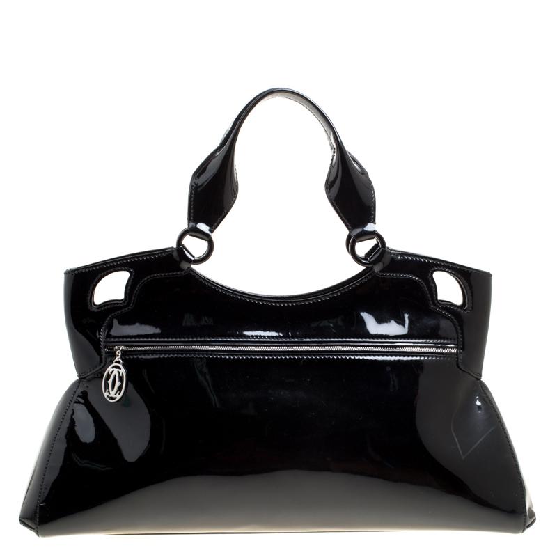 This Marcello de Cartier bag from Cartier will remain a classic go-to piece in your wardrobe. Crafted from luscious black patent leather that creates a gleaming finish, the exterior of the bag features a large stitched Cartier logo, a rear zip