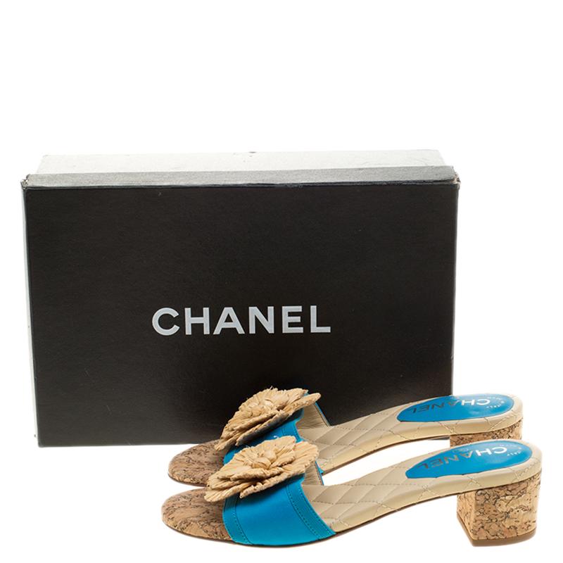 Chanel Blue Leather Cork Heel Camellia Slides Size 36.5 In Excellent Condition In Dubai, Al Qouz 2