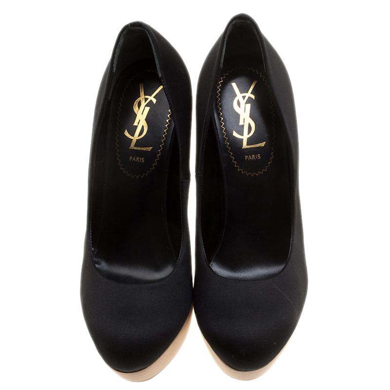 Saint Laurent Paris pumps are style epitomized. Add your own twist to this pair of leather-lined pumps by matching them with minimal jewelry. Fashioned out of satin, this pair is a versatile pick for all occasions. With a heel size of 12.5 cm, these