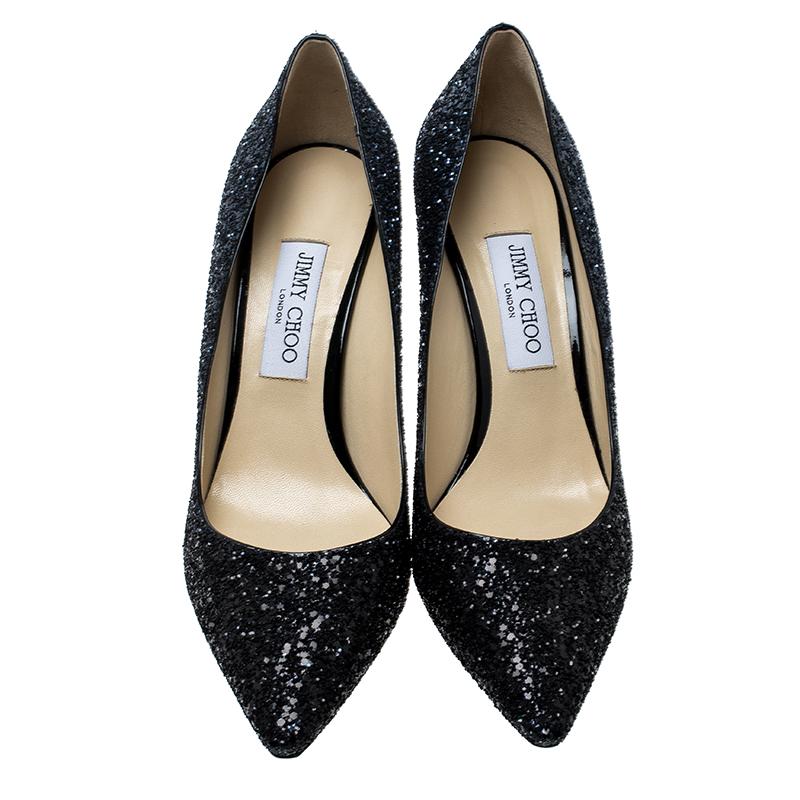 Look elegant while strutting about in these delightful pumps by Jimmy Choo. The insides are lined with leather and the exterior is covered in coarse glitter, adding an element of sophistication and charm. The pumps are complete with 9 cm heels.

