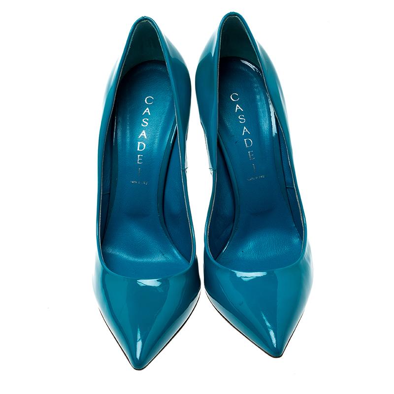 Chase your woes away by wearing this pair of magnificent pumps, that have been created from patent leather. They come in blue with pointed toes and 11 cm heels. Attract all the attention around you while strutting about in this pair of dazzling