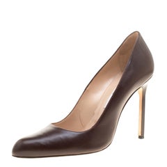 Manolo Blahnik Brown Leather Round Toe Pumps Size 40